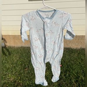 Magnetic Me - Zebra Footie